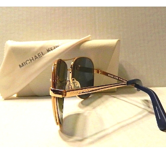 Like New MICHAEL KORS Rose Gold Polarized  "Chelsea" unisex sunglasses & case - Picture 7 of 11